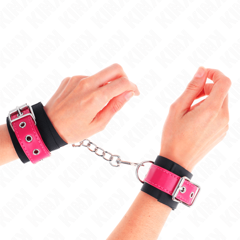 Kink – Nylon-Handgelenkfesseln mit Kunstledergurt in Himbeerrosa