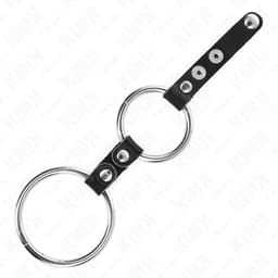 Lederverbindung des Kink Doppel-Penisrings in Nahaufnahme mit Vernietung