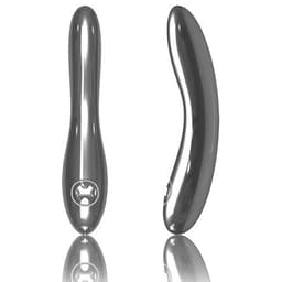 Lelo Inez von der Seite mit ergonomischer Edelstahlform in Produktfotografie