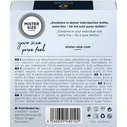 Mister Size Kondom in der Einzelfolie vor der geöffneten Packung