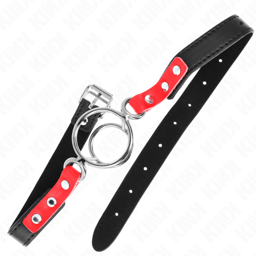 Kink Knebel mit mehreren O-Ringen in Rot, Riemen und Schnalle am Hinterkopf im Detail
