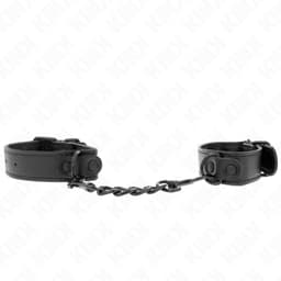 Kink Handschellen für Einsteiger von der Seite fotografiert, Verschluss und Verbindungsstück im Detail