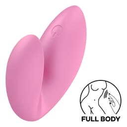 Satisfyer Love Riot mit magnetischem USB-Ladekabel, in natürlichem Licht fotografiert