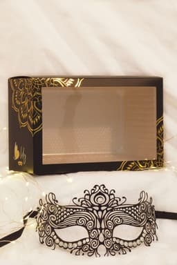 Venezianische Maske BL274620, Nahaufnahme der Strasssteine und Metallverarbeitung