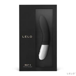 Lelo Billy 2 Analvibrator im direkten Größenvergleich zu einer Hand