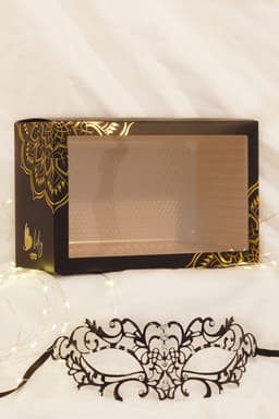Venezianische Maske BL274626, Nahaufnahme der Strasssteine und Metallverarbeitung