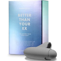 Better Than Your Ex von der Seite, Fingerring im Detail in scharfer Detailaufnahme