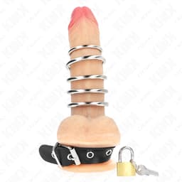Kink Leder-Penisring von der Seite, die fünf abgestuften Metallringe im Detail