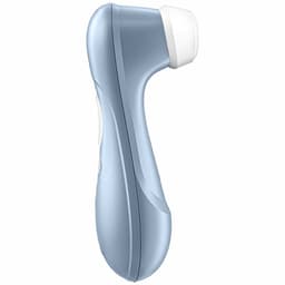 Satisfyer Pro 2 von der Seite mit Klitorisaufsatz im Detail, mit Fokus auf die Materialoberfläche