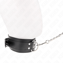 Kink Halsband mit silbernen Schnallen und Leine flach ausgelegt, gesamte Länge sichtbar