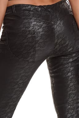 Verpackung des Demoniq Black Rose Constanza – Leggings mit Musterdetail in einer Hochglanzbox