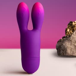 Rocks-Off Glo-Girl Bunny von der Seite, flexible Ohren im Profil