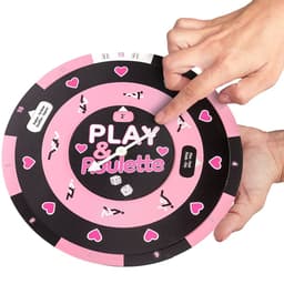 SecretPlay Play & Roulette, Würfel im Größenvergleich zum Rouletterad