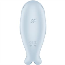 Satisfyer Seal You Soon im Größenvergleich mit der Hand zur Einschätzung der Maße