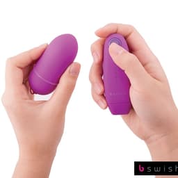 B Swish Bnaughty Unleashed in Flieder mit Aufbewahrungsetui zur besseren Einschätzung von Form und Größe