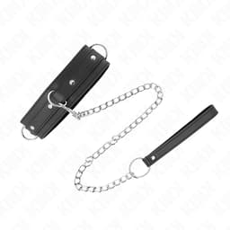Kink Halsband mit Leine und drei Ringen flach ausgelegt, gesamte Länge sichtbar