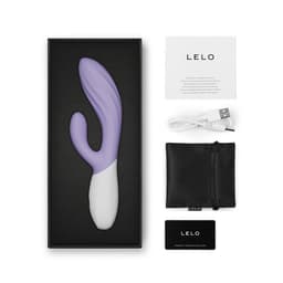 Lelo Ina Twist in der Hand zum Größenvergleich in Studioaufnahme