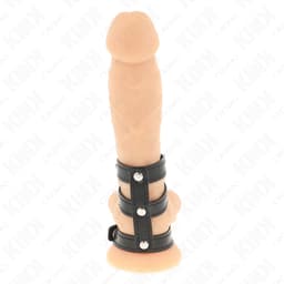 Kink Leder-Penisring mit drei Ringen ausgelegt, alle Verschlüsse geöffnet