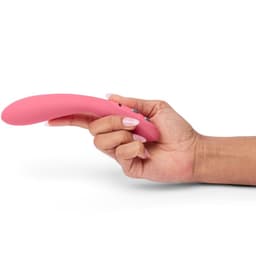 Je Joue The Wand mit USB-Ladekabel in natürlichem Licht fotografiert