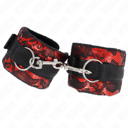Kink Handgelenksfesseln Samtspitze Rot/Schwarz mit Maßen 23 x 6,5 cm, Größenverhältnis erkennbar