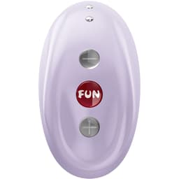 Fun Factory Mea Air-Pulse-Vibrator in der Hand im Größenvergleich
