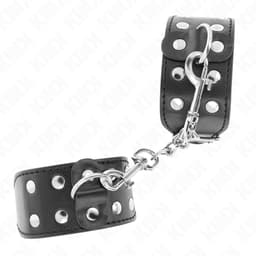 Kink Armbänder mit doppelter Nietenreihe in Schwarz mit 107 g Gesamtgewicht des Paars, Größenverhältnis erkennbar