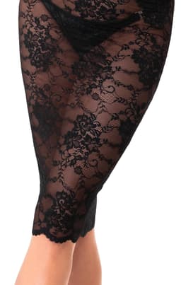 Noir Handmade Spitzenkleid in Schwarz, Gesamtansicht seitlich im natürlichen Licht