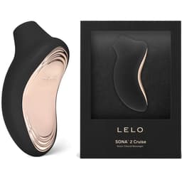 Lelo Sona 2 Cruise Schwarz im Größenvergleich zur Hand in gestochen scharfer Produktfotografie