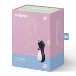 Satisfyer Pro Penguin im Größenvergleich mit einer Hand, präzise ausgeleuchtete Nahaufnahme