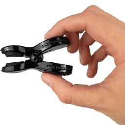ElectraStim ElectraClamp mit 6 cm Länge im Größenvergleich