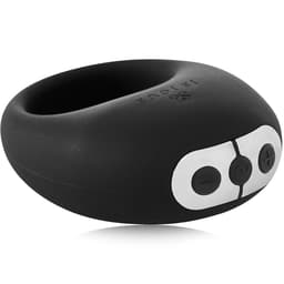 Je Joue Mio Ring mit USB-Ladegerät in Nahaufnahme fotografiert