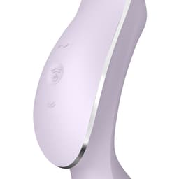 Satisfyer Curvy Trinity 2 Druckwellenvibrator aus Silikon in der Hand gehalten im Größenvergleich