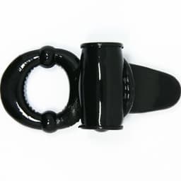 Baile Sweet Ring mit Vibrationskugel im Detail in Nahaufnahme fotografiert