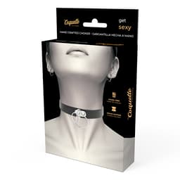 Coquette Chic Desire Doppelring-Choker aus veganem PU-Leder flach ausgelegt