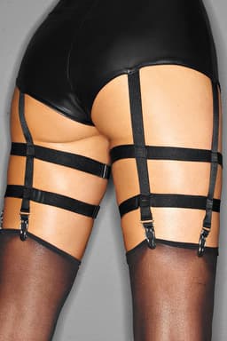Noir Handmade F109 Straps-Body am Model getragen, Straps-Body von Noir Handmade