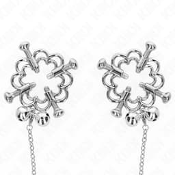 Kette der Kink Blumen-Nippelklemmen ausgelegt, Länge im Größenvergleich