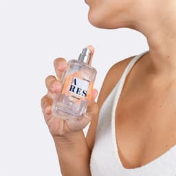 Secretplay Ares Pheromon-Parfum Spray für Männer, 50 ml, Etikett mit Inhaltsangabe in Nahaufnahme
