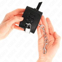 Verpackung der Kink Handgelenkfesseln in Schwarz, Handgelenkfesseln der Kink BDSM-Serie im Karton