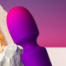 Glo-Girl Mini von der Seite mit flexiblem Kopf im Detail, scharf fokussiert im Detail festgehalten