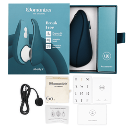 Womanizer Liberty 2 in Blau am USB-Ladekabel während des Ladevorgangs