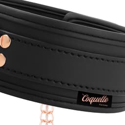 Verschluss des Coquette Chic Desire Fantasy Halsbands aus veganem Leder im Detail