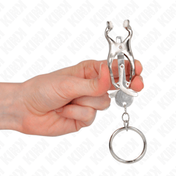 Kink O-Ring Nippelklemmen in der Hand gehalten, Größenverhältnis der Klemmbacken
