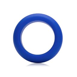 Je Joue Silikonring Blau im Größenvergleich mit der Hand gehalten
