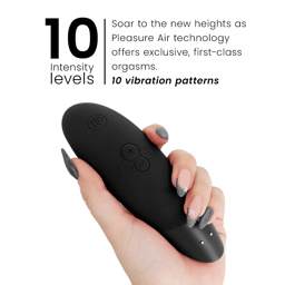 Womanizer Enhance Klitorisstimulator mit Pleasure Air, im Größenvergleich neben der zweiten Farbvariante
