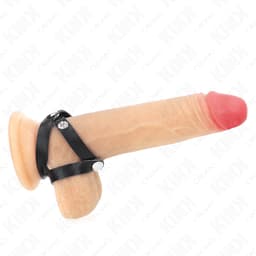 Kink Penisring aus Leder ausgelegt, 39 cm Riemenlänge im Größenvergleich