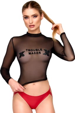 Nahaufnahme von Stoff und gummiertem Markenlogo des Noir Handmade Troublemaker Tops in Schwarz
