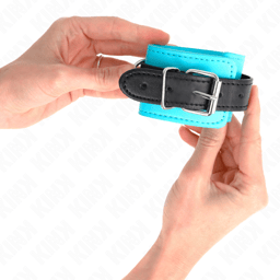 Verpackung der Kink Handgelenkfesseln in Blau, Handgelenkfesseln der Kink BDSM-Serie im Karton