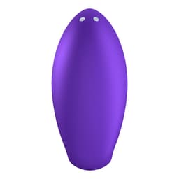 Satisfyer Love Riot zwischen den Fingern eingehakt, Anwendung
