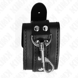 Kink Handgelenkfesseln in Schwarz im Größenvergleich, verstellbar 21–28 cm
