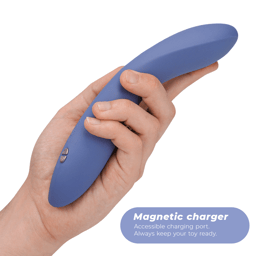 We-Vibe Rave 2 mit USB-Ladekabel in natürlichem Licht fotografiert
